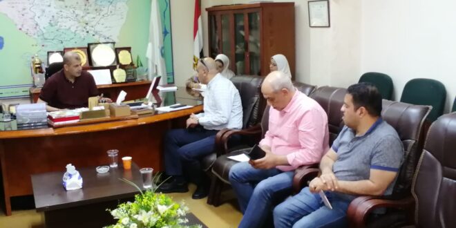 النجار يجتمع بالمعنيين بمشروعات الصرف الصحي بالفيوم1