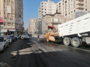 صورة-ازدحام مروري بسبب أعمال الرصف نهارا بالفيوم
