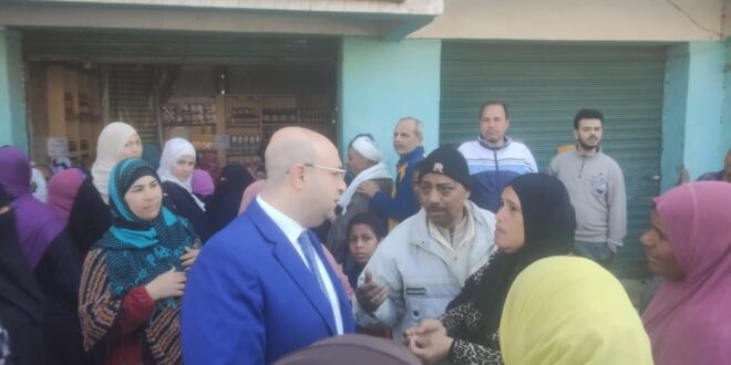 الدكتور محمد هانئ غنيم،محافظ الفيوم، يتابع صرف المقررات التموينية-وكالة لحظة الإخبارية